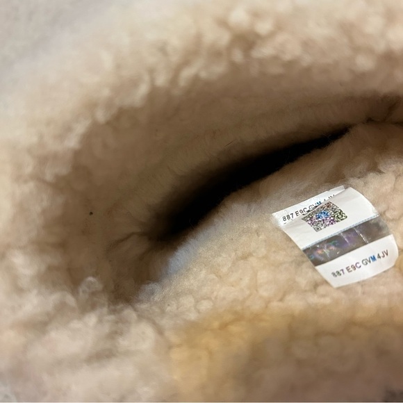 UGG Sarissa Short Boot in Chestnut Size 7 - Picture 7 of 12